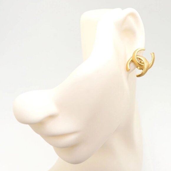 CHANEL Large CC Logos Clip-On Earrings Gold Tone 00T Auth w/BOX #2404 - Picture 2 of 6